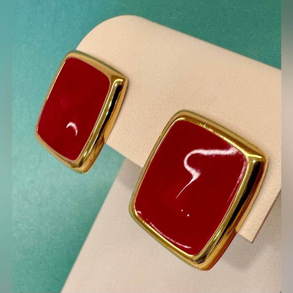 MONET Cherry Red Enamel Square Earrings ❤️ Gold Tone Classic 1980s Style